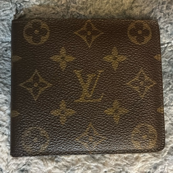 🗣️🔥Men’s Or Women’s Louis Vuitton Men’s Bi-Fold Wallet! Preloved & Beautiful. - Picture 3 of 16